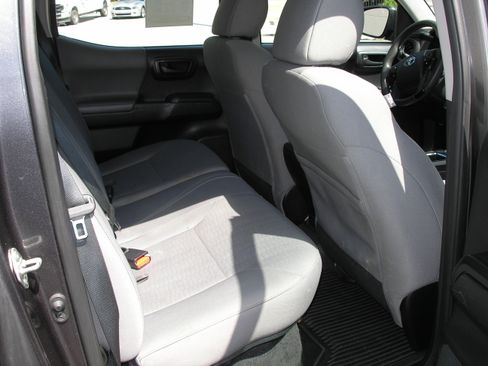 Used 2018 Toyota Tacoma 4x4 Double Cab SR image 7