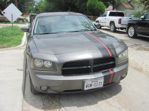 Used 2010 Dodge Charger SXT RWD image 1