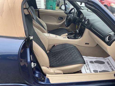 Used 2003 MAZDA MX-5 Miata SE image 3