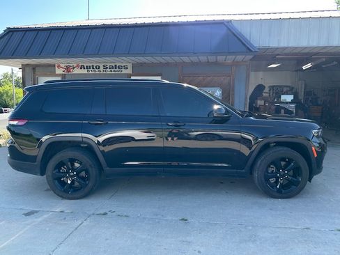 Used 2023 Jeep Grand Cherokee L Laredo image 6