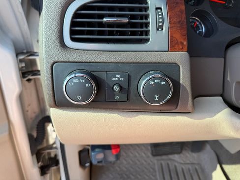 Used 2011 GMC Yukon XL SLT image 20