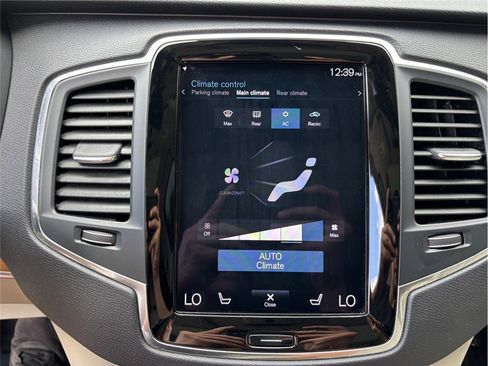 Used 2021 Volvo XC90 T6 Momentum image 32