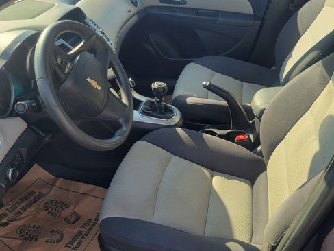 Used 2015 Chevrolet Cruze LS image 6
