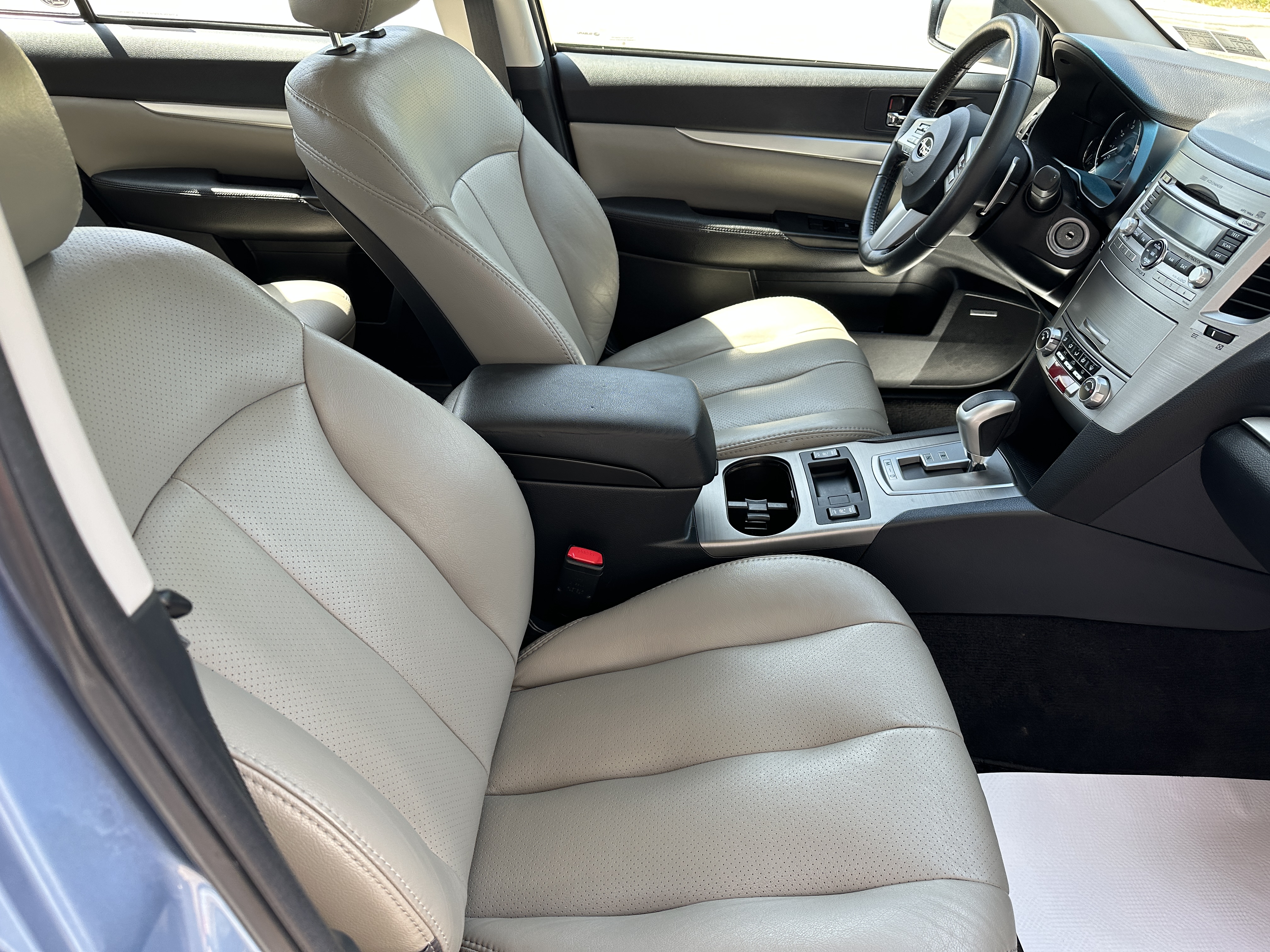 Used 2010 Subaru Legacy 2.5i Premium AWD/4WD image 12