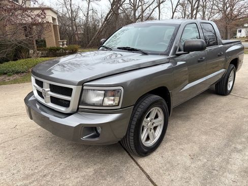 Used 2011 Dodge Dakota Lone Star image 1