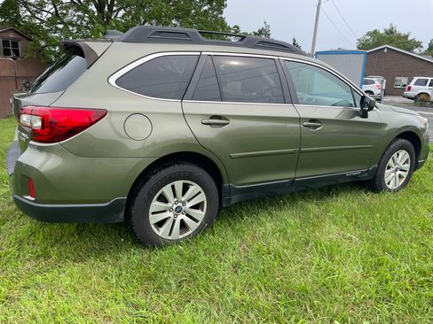 Used 2017 Subaru Outback 2.5i Premium AWD/4WD image 7
