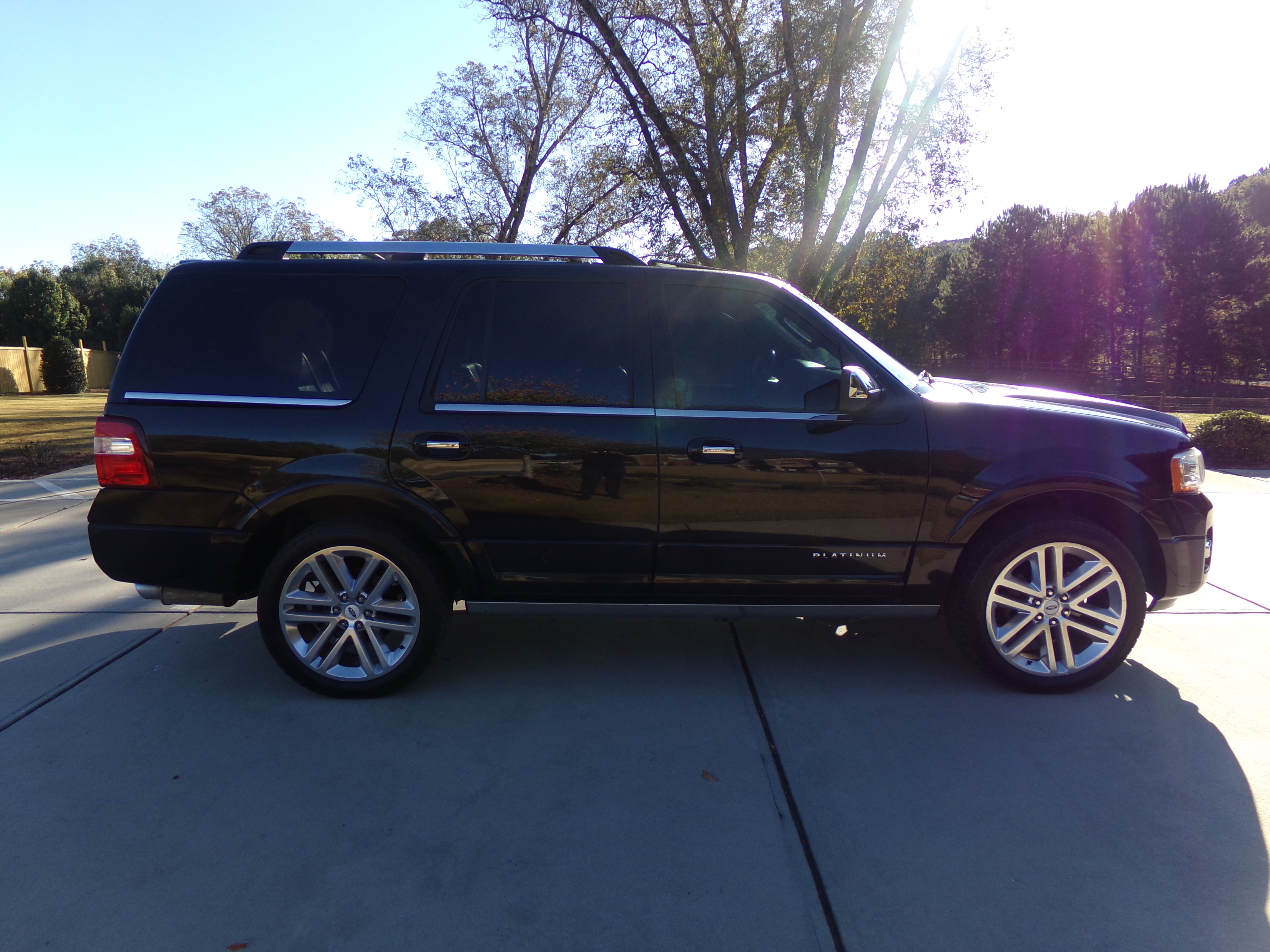Used 2015 Ford Expedition Platinum AWD/4WD image 6