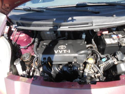 Used 2010 Toyota Yaris 2-Door Hatchback FWD image 17