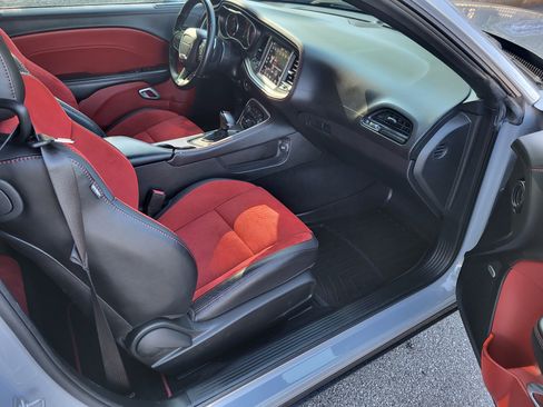 Used 2022 Dodge Challenger R/T RWD image 10