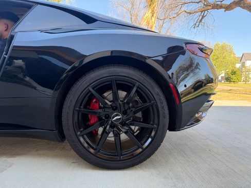 Used 2017 Aston Martin DB11 V12 Coupe RWD image 25