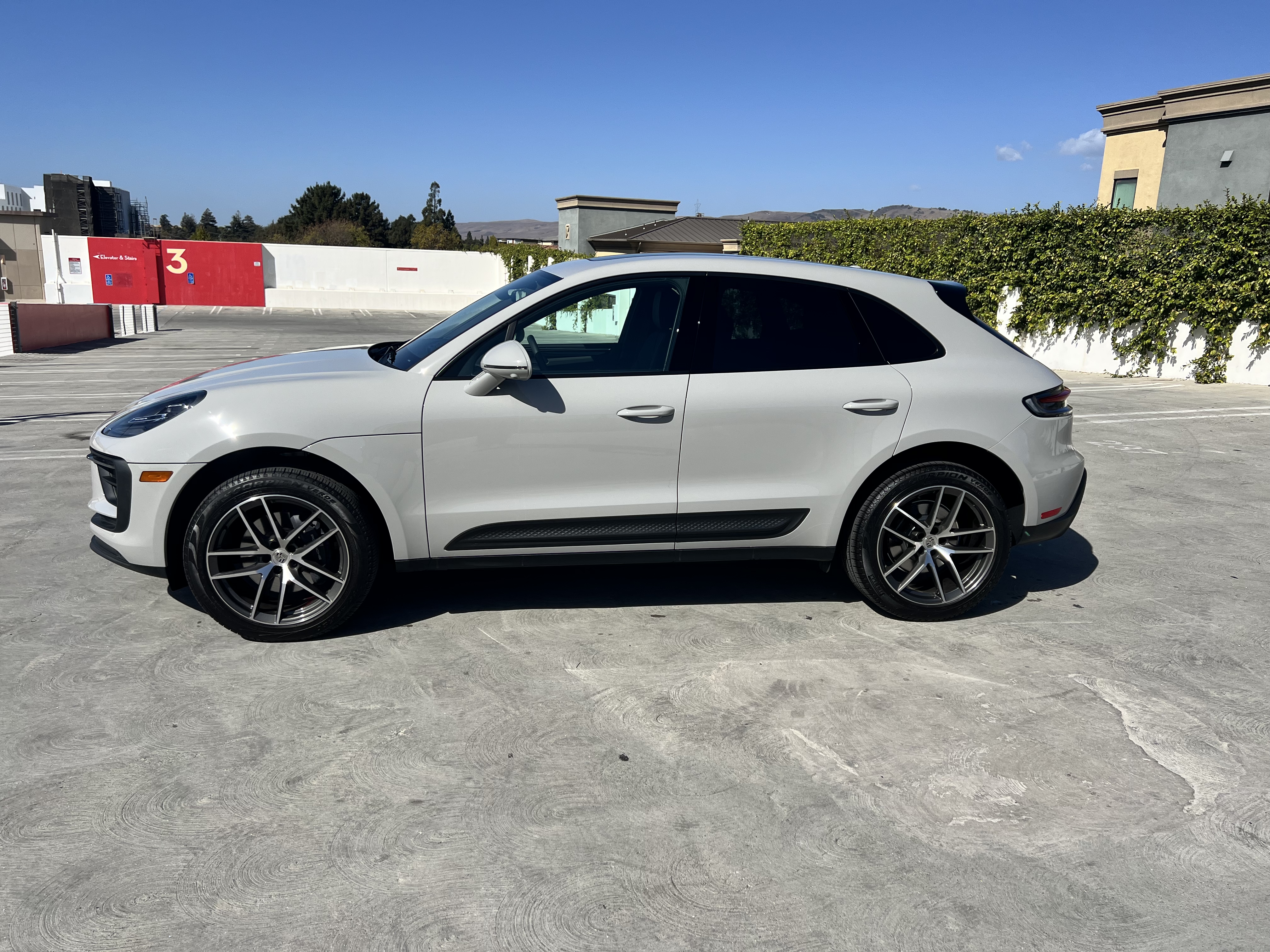 Used 2026 Porsche Macan UNAVAIL AWD/4WD image 8