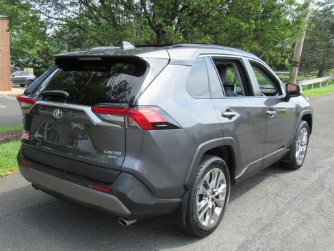 Used 2019 Toyota RAV4 Limited image 7