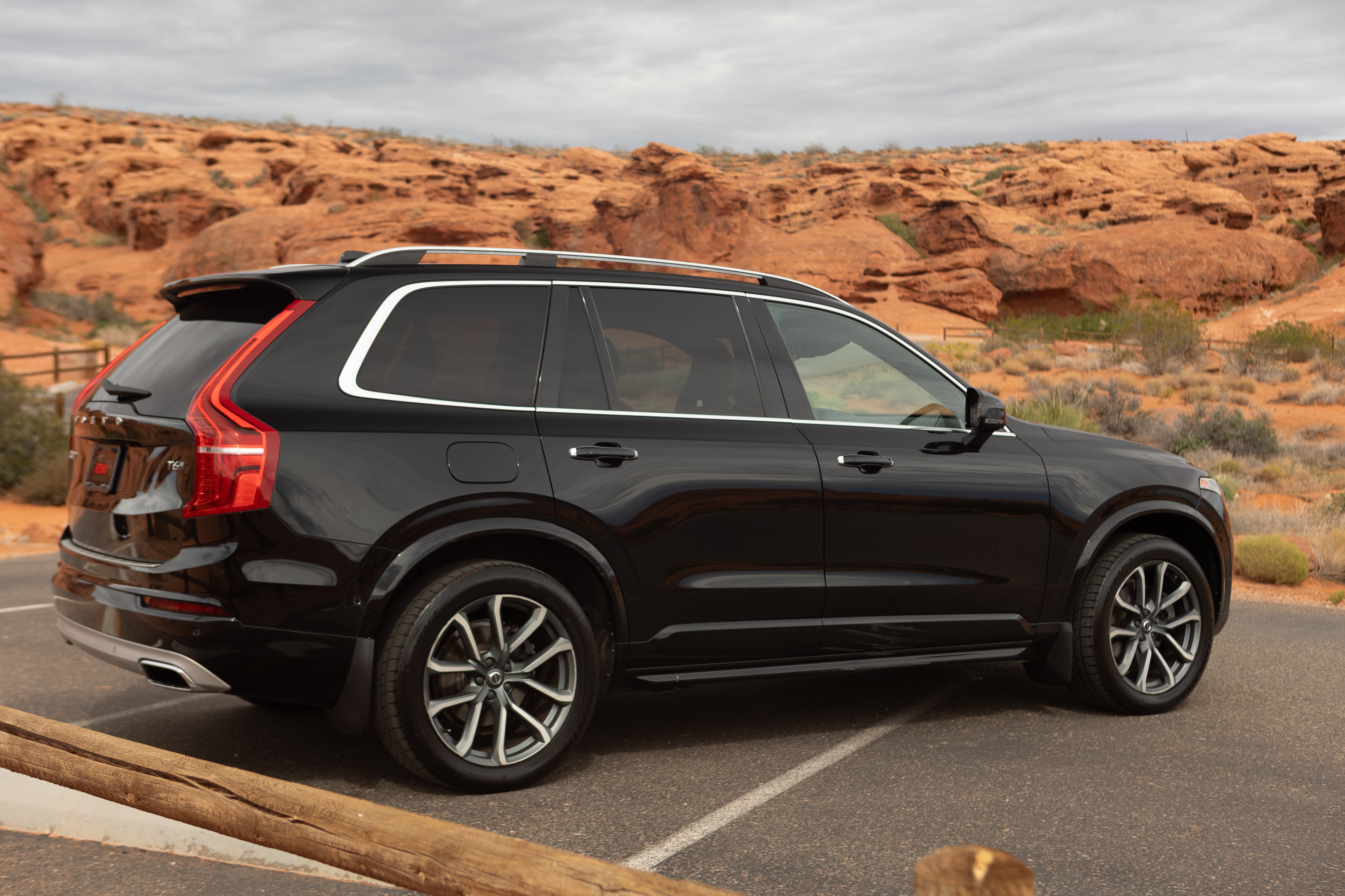 Used 2017 Volvo XC90 AWD T6 Momentum image 6