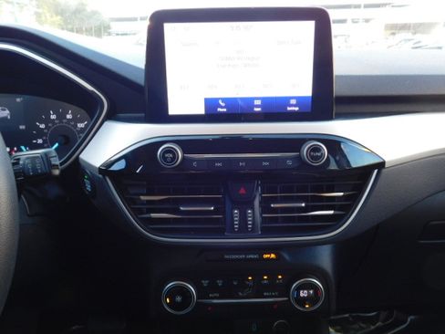 Used 2020 Ford Escape SE image 17