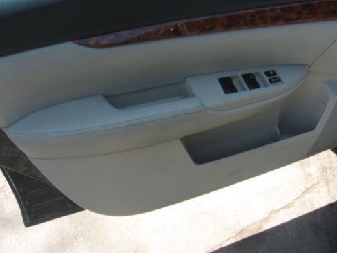 Used 2011 Subaru Outback 2.5i Limited AWD/4WD image 8