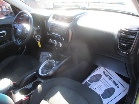 Used 2017 Kia Soul ! image 3
