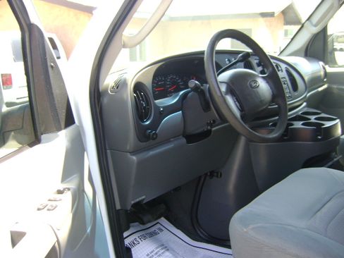 Used 2007 Ford E-350 and Econoline 350 Extended Wagon Super Duty RWD image 9