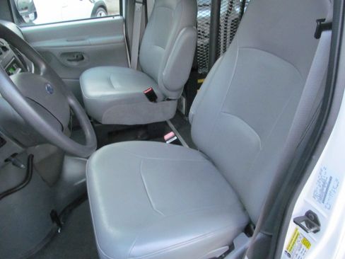 Used 2006 Ford E-350 and Econoline 350 image 15