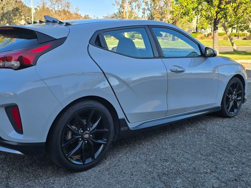 Used 2019 Hyundai Veloster FWD image 5