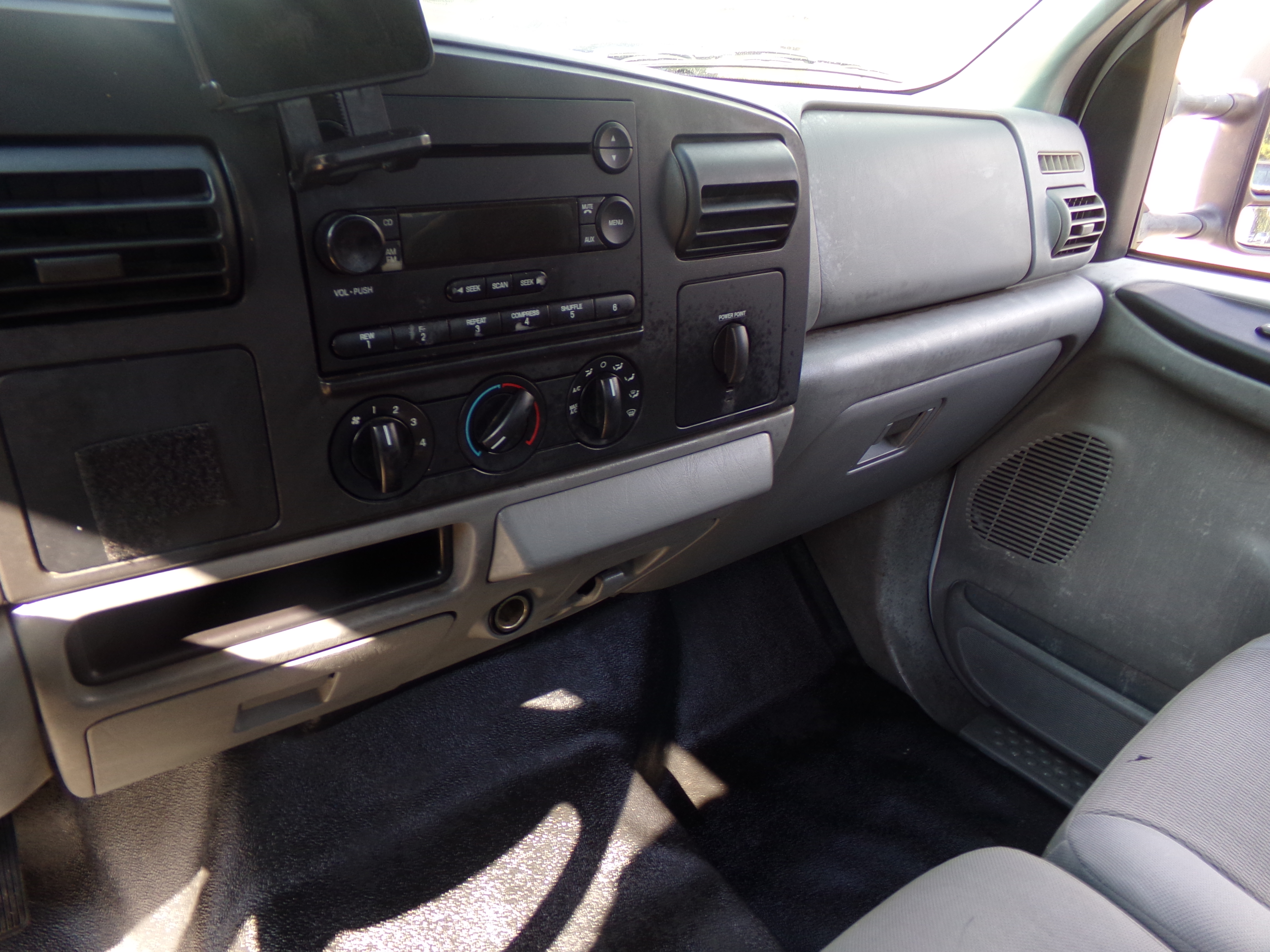 Used 2006 Ford F250 2WD Regular Cab Super Duty image 13