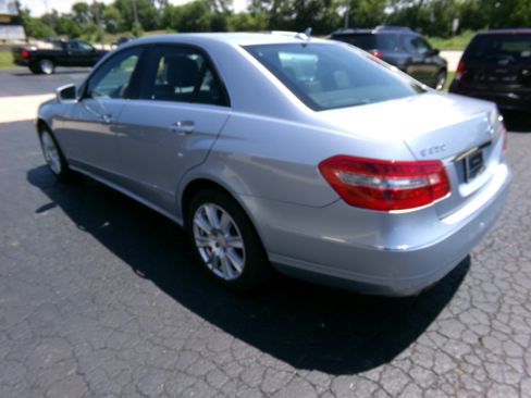 Used 2013 Mercedes-Benz E 350 4MATIC Sedan image 3