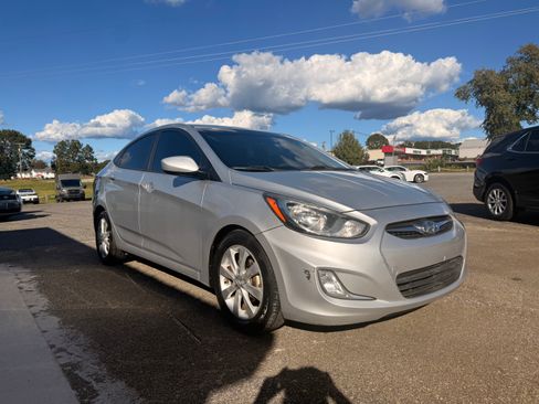 Used 2013 Hyundai Accent GLS image 7
