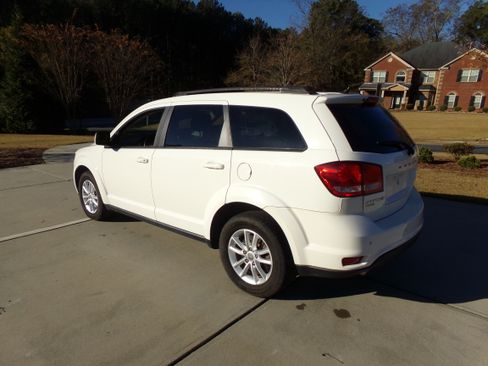Used 2014 Dodge Journey SXT image 3
