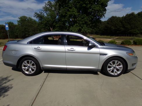 Used 2011 Ford Taurus SEL FWD image 6