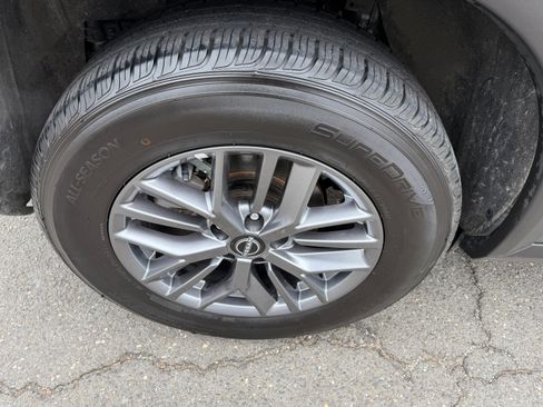 Used 2023 Nissan Rogue S image 28