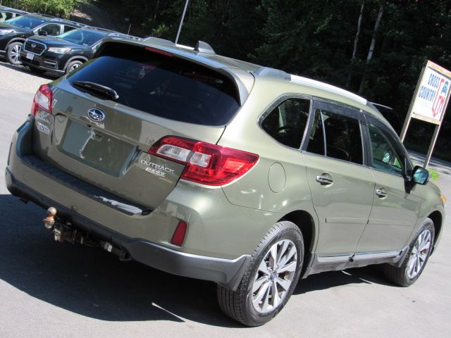 Used 2017 Subaru Outback 2.5i Touring AWD/4WD image 8
