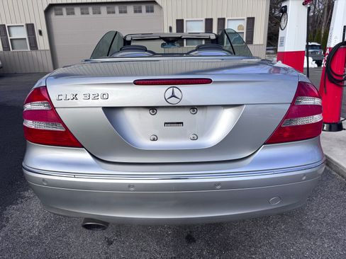 Used 2005 Mercedes-Benz CLK 320 image 7