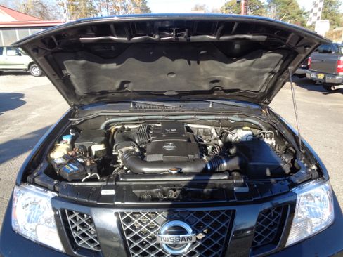 Used 2011 Nissan Frontier PRO-4X image 60