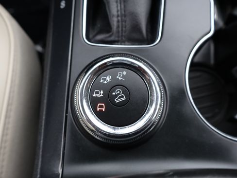 Used 2018 Ford Explorer Platinum image 24