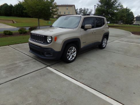 Used 2015 Jeep Renegade FWD Latitude image 1