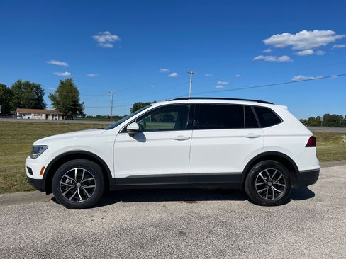 Used 2021 Volkswagen Tiguan SE image 2