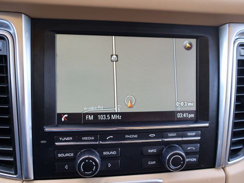 Used 2016 Porsche Macan Turbo image 26