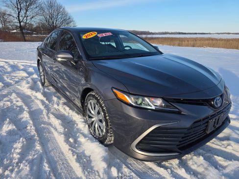 Used 2023 Toyota Camry LE image 19