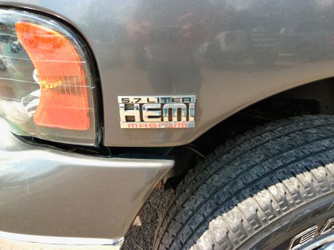 Used 2004 Dodge Ram 1500 Truck SLT image 19