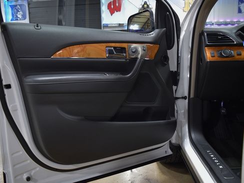 Used 2011 Lincoln MKX AWD w/ Elite Package image 33