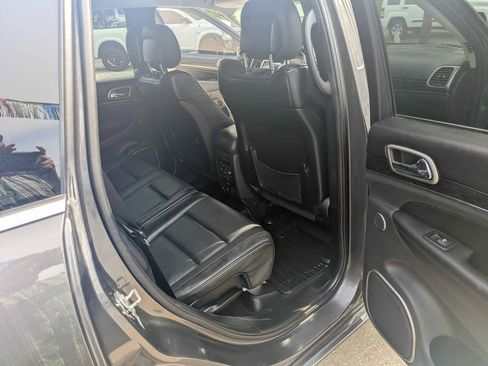 Used 2017 Jeep Grand Cherokee 4WD Summit image 9