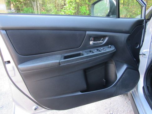 Used 2014 Subaru XV Crosstrek 2.0i Premium AWD/4WD image 12