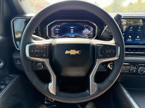 Used 2025 Chevrolet Silverado 2500 4x4 Crew Cab LT image 9