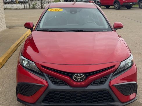 Used 2021 Toyota Camry SE image 4