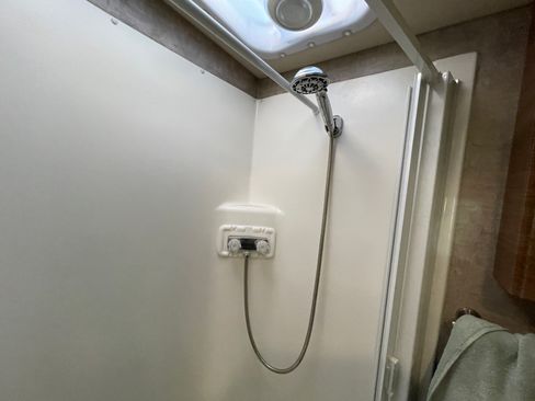 Used 2015 Mercedes-Benz Sprinter 4500 image 49