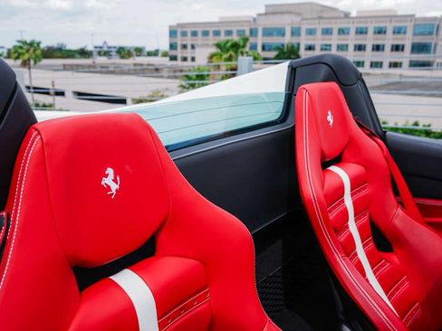 Used 2022 Ferrari F8 Spider Spider image 18