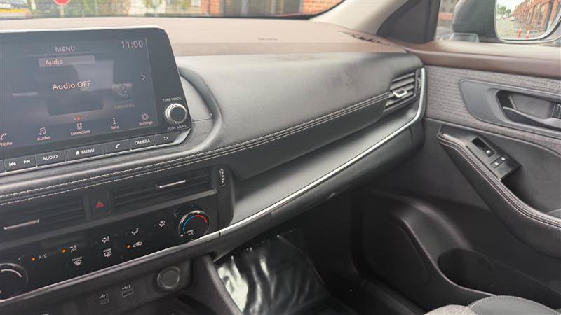 Used 2021 Nissan Rogue AWD image 32