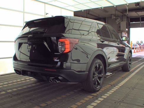Used 2022 Ford Explorer ST image 2
