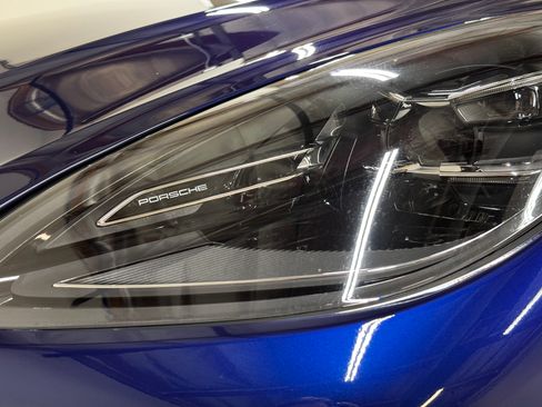 Used 2025 Porsche Macan AWD/4WD image 18