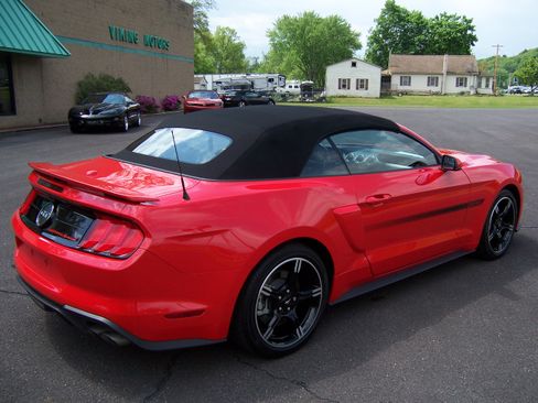 Used 2020 Ford Mustang GT Convertible RWD image 3
