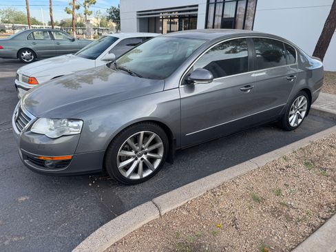 Used 2006 Volkswagen Passat VR6 image 1